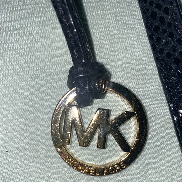 Michael Kors Jules Embossed Leather Drawstring - Picture 5 of 7